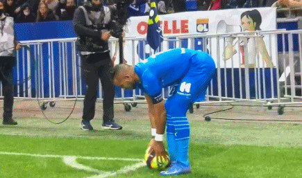 37岁库里太疯狂！刷新NBA过去79年三分纪录，勇士却吞三连败