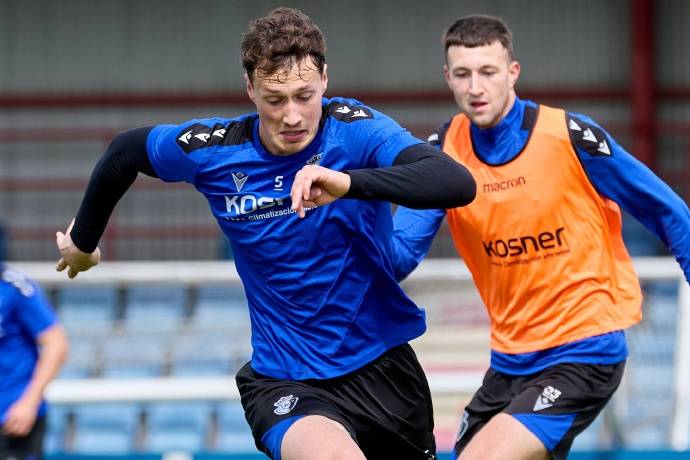 半场战报：三镇0-2山东，泽卡建功，刘洋破门（半场速报：三镇0-2山东，泽卡、刘洋先后建功）