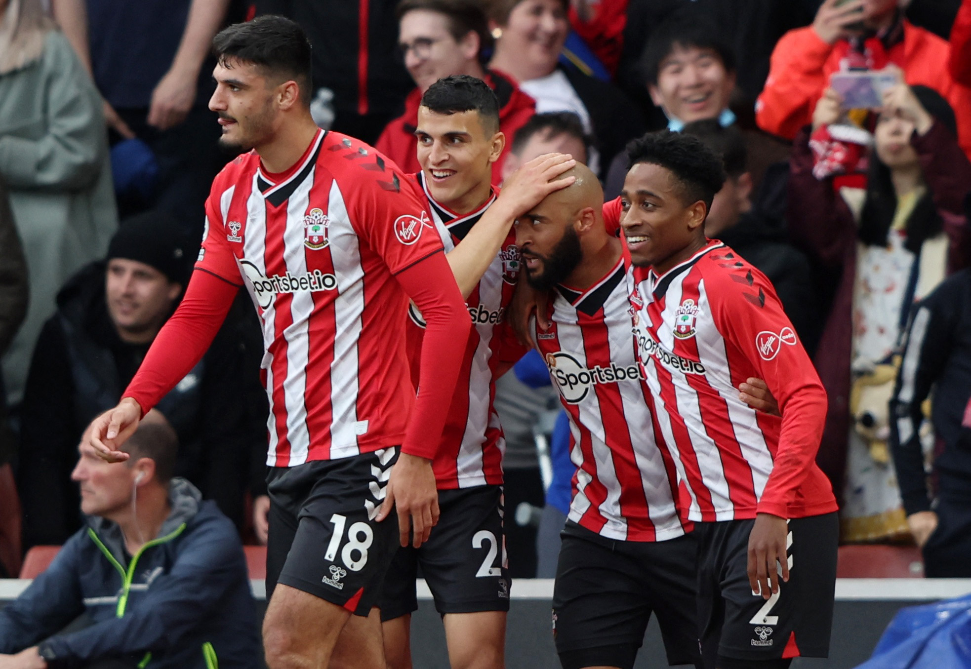 广东男篮33分大胜晋级八强，徐杰23+6胡明轩复出10+3，王洪泽9分（广东男篮33分大捷挺进八强：徐杰23+6，胡明轩复出10+3，王洪泽9分）