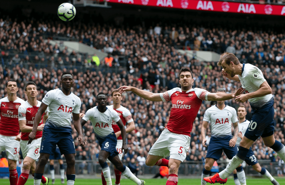 曼联冬窗买中场新增一人选，价格3000万！刚完成43米小贝式吊射（曼联冬窗中场引援再添人选，标价3000万，刚轰43米小贝式吊射）