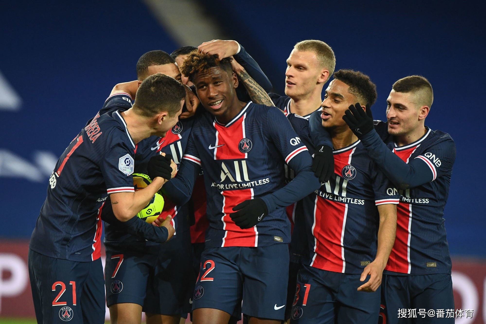 梅开二度，弗格森成为第3位代表意大利球队欧战进球的爱尔兰人（弗格森独中两元，成第三位在欧战为意大利俱乐部进球的爱尔兰球员）