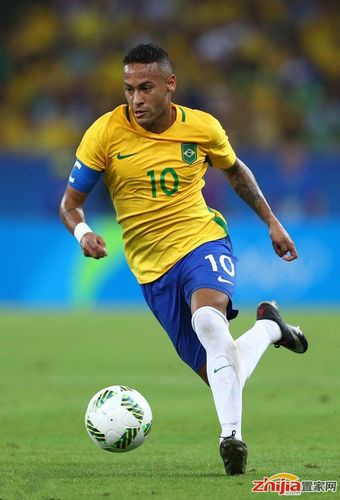 “苏超”冠军的排面，泰州市委书记和市长更衣室祝贺泰州夺冠（泰州问鼎苏超，市委书记、市长走进更衣室致贺）