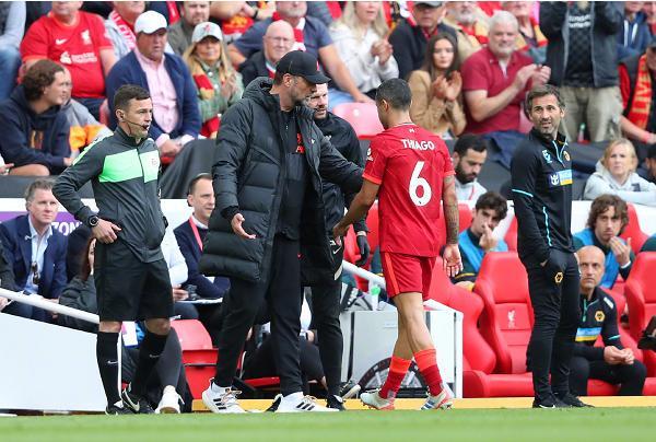 来了，曼联！主帅批准，引进1.6亿三大强援！两“废柴”闪电离队（曼联出手！主帅点头，1.6亿拿下三强援，两名边缘球员闪电离队）