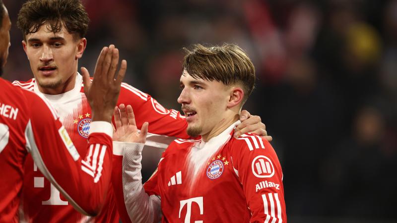 同一天绝代双骄各进一球！以下是媒体对C罗和梅西的...（同日建功！C罗与梅西各下一城，媒体热议）