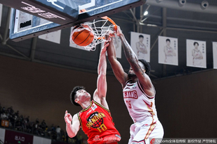 库蒂尼奥身价下降到350万欧，巅峰身价1.5亿，本赛季52场11球（库蒂尼奥身价跌至350万欧，曾达1.5亿巅峰，本季52场打入11球）