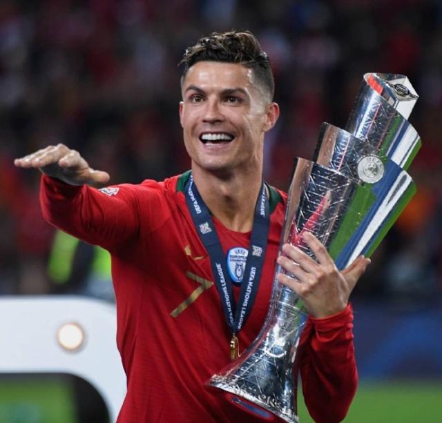 官方：迈阿密国际与23岁后卫伊恩-弗雷续约至2029年（迈阿密国际官宣续约23岁后卫伊恩-弗雷，合同至2029年）