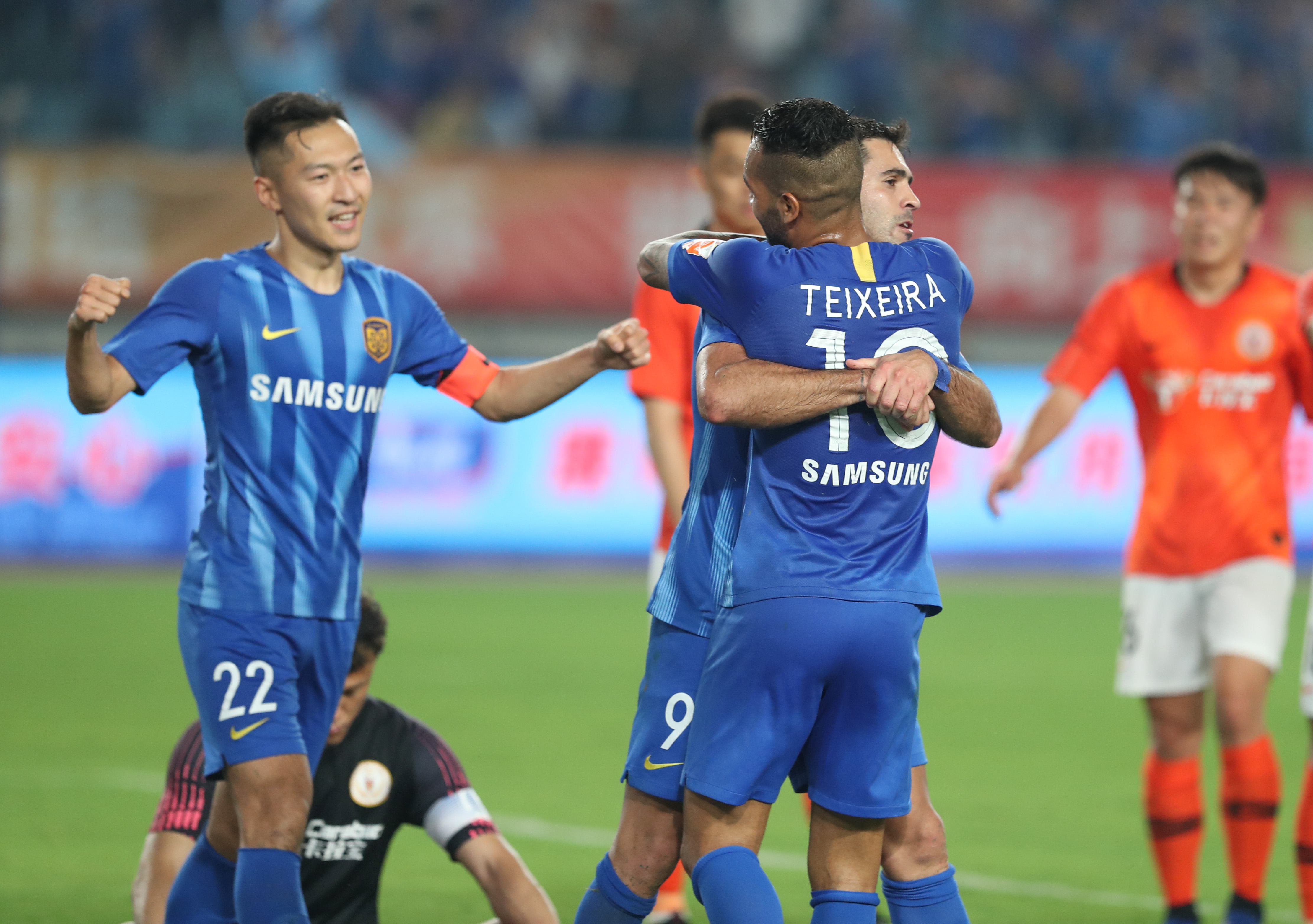 巴萨新星登场攻入制胜球（巴萨新秀出场打进致胜一球）