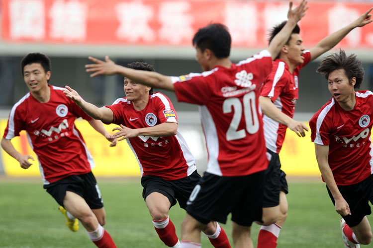 杨瀚森本周飞行距离高达13791公里，在飞机上度过了近27小时（杨瀚森一周飞行里程达13791公里，空中耗时近27小时）
