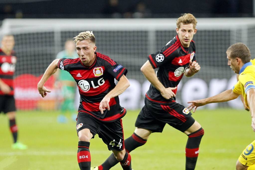 莱万：我经常带伤上场，肋骨骨折也硬撑；不着急决定未来（莱万：带伤出战成常态，肋骨骨折也咬牙撑；未来去向不急于定）